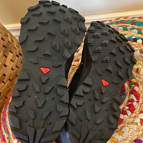 NWOB Salomon Contagrip Black Hiking Boots with Gray Laces - Picture 8 of 9